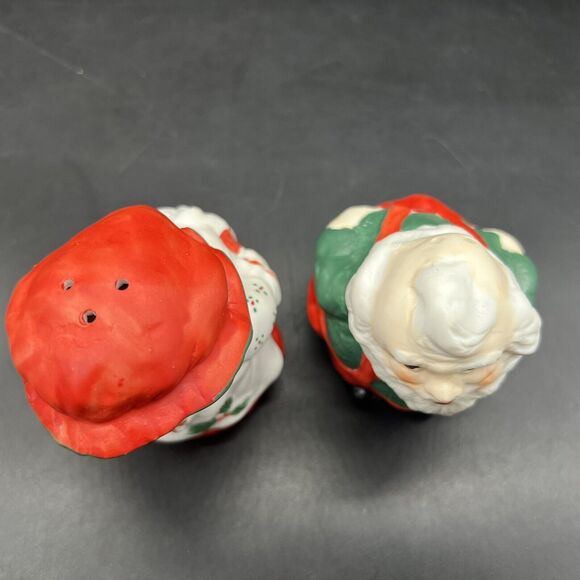 Vintage Santa & Mrs Claus Warming Bums Salt & Pepper Shaker Set Taiwan 3.5” - Picture 4 of 10